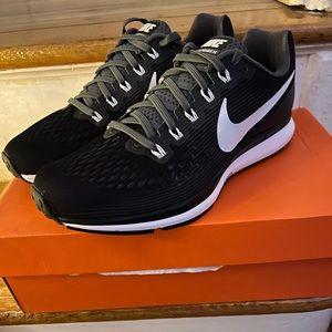 Nike Women's Air Zoom Pegasus 34 Running Shoes